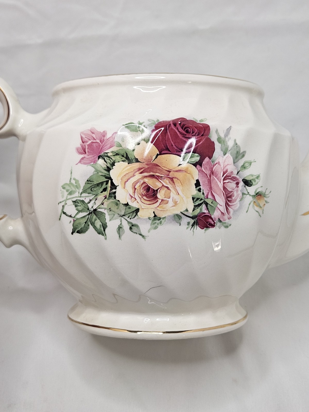 VINTAGE Windsor Bone China Swirled Pink Yellow Red Roses Teapot Made In ENGLAND