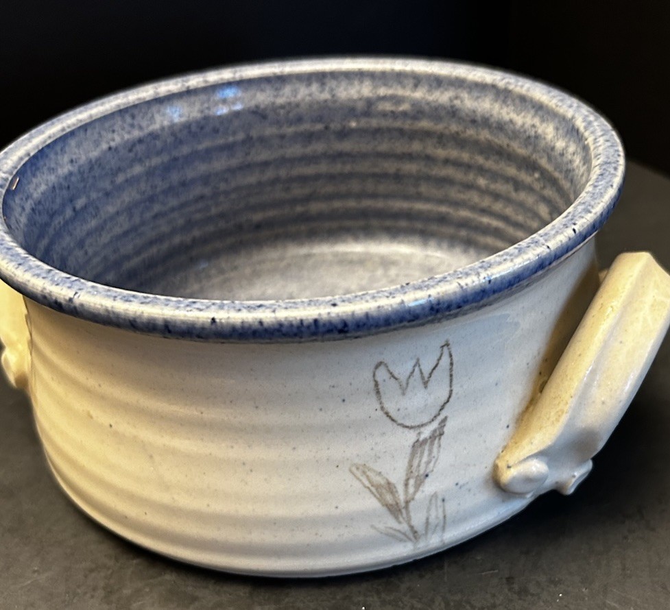 Vtg Signed Studio Pottery Dish W/Handles Blue & Tan Gray 6.25” X 3” Tulip Design