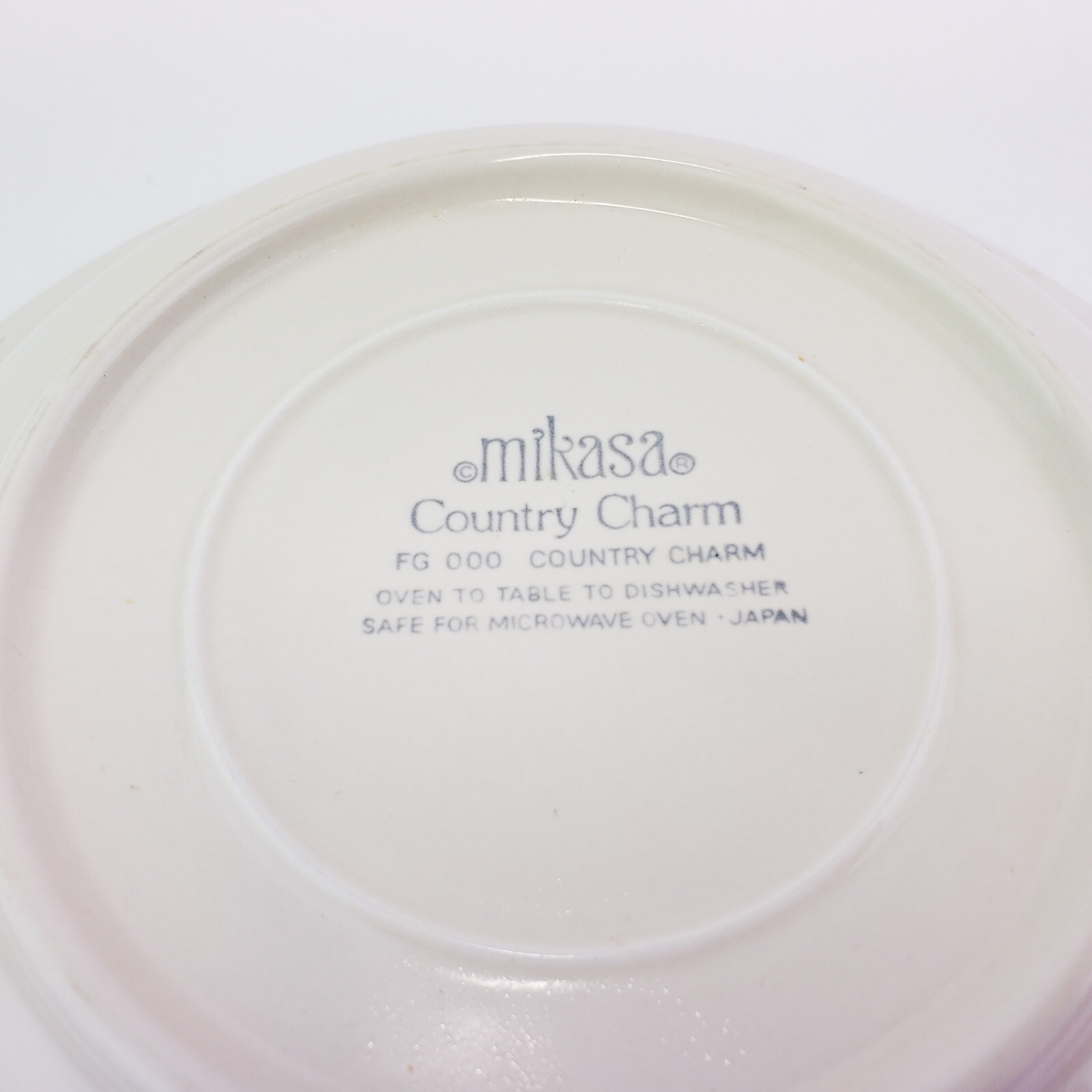 Mikasa Country Charm FG000 Large Serving Bowl Beige Gold Scallop Edge Japan