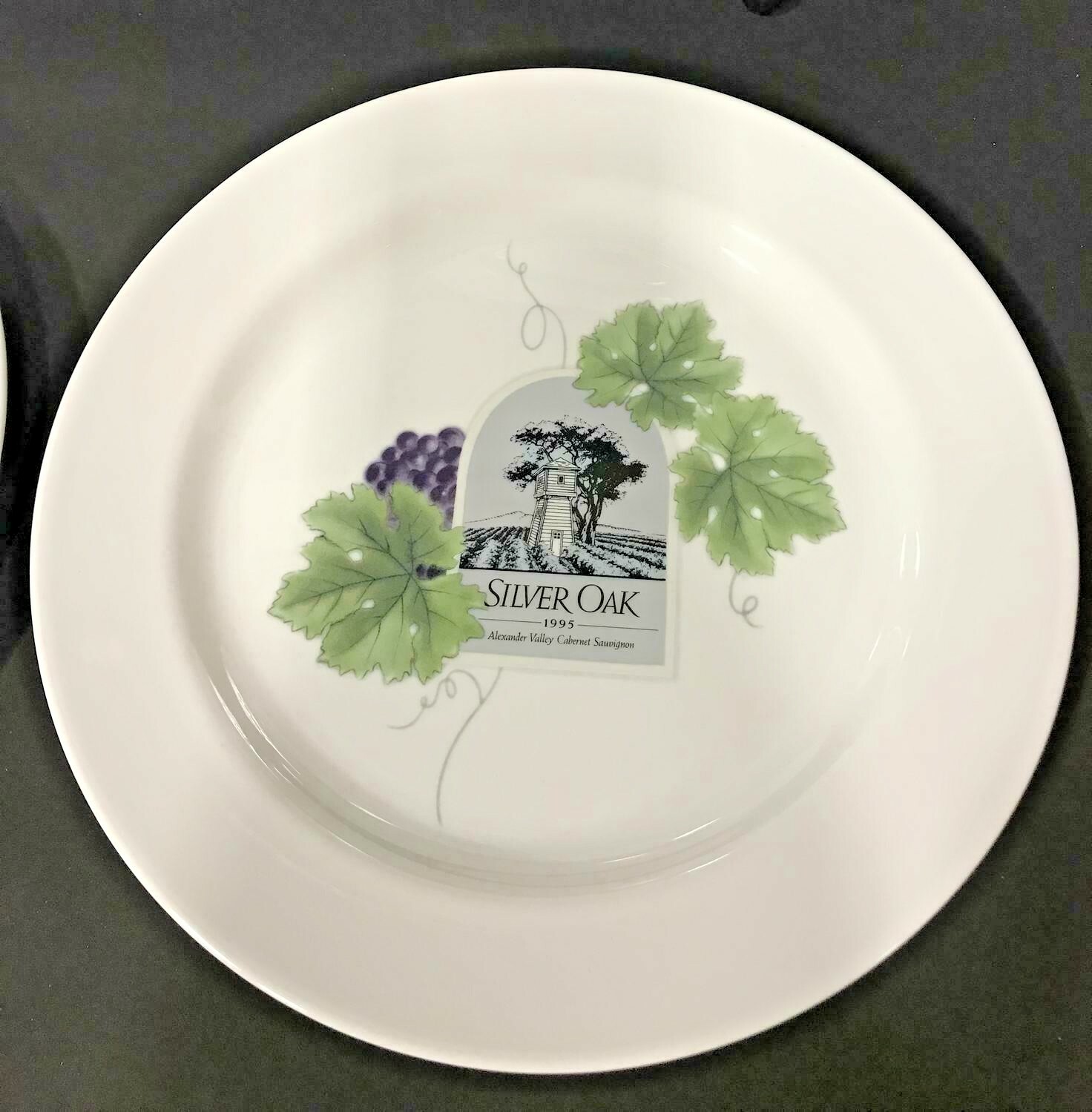 Wedgwood Grand Gourmet Vintage Collection Silver Oak Cabernet Plate New