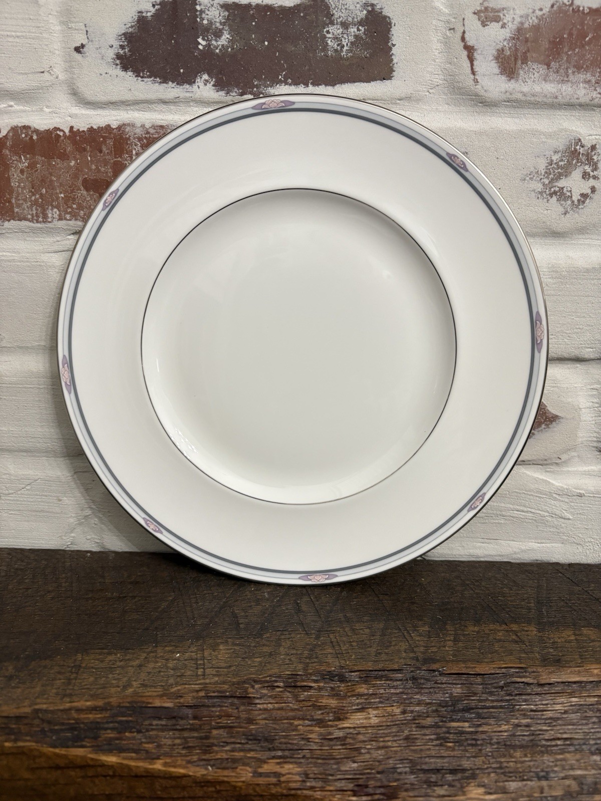 Royal Doulton Simplicity Plates- Dinner, Salad, or Bread- Kitchenware/Serveware