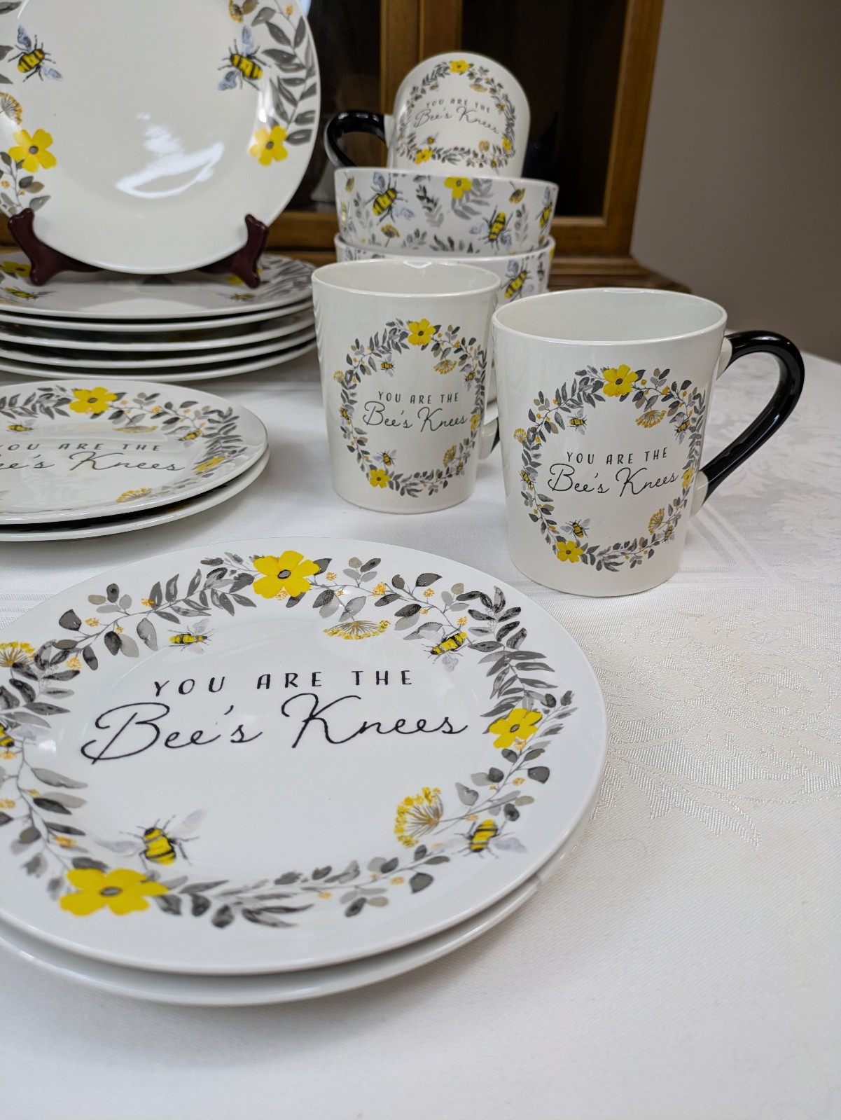 24 ROYAL NORFOLK BUMBLEBEE & FLOWERS Service for 6, Dinner Salad Plate Bowl Mugs