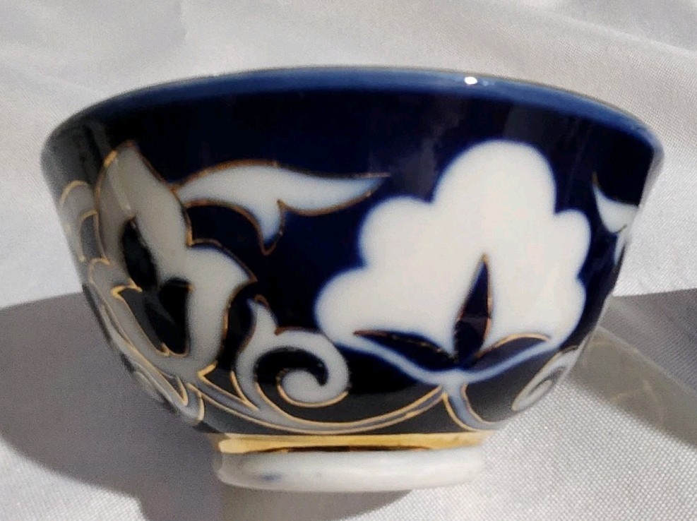 Set Of 3 Vintage Porcelain Bowls Colbalt Blue Floral Gold Trim 4.25″D 2″T