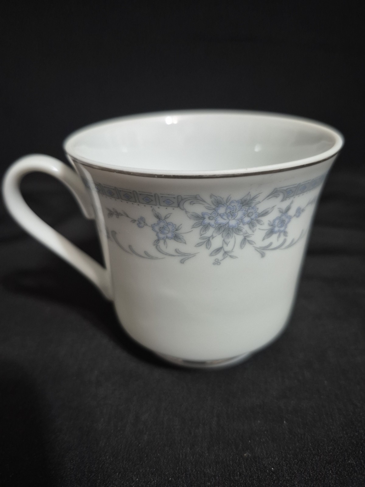 VINTAGE 1985 SHEFFIELD BLUE WHISPER CHINA TEACUP & SAUCER SET OF 3