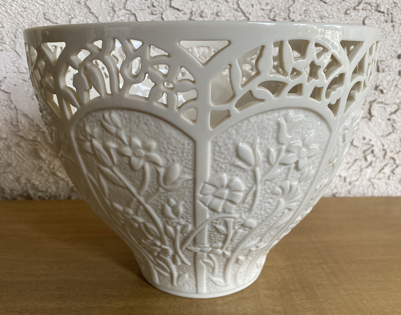 Lenox Lg Ivory Jasmine Pierced Centerpiece Bowl or Plant Holder 10in D 8in T