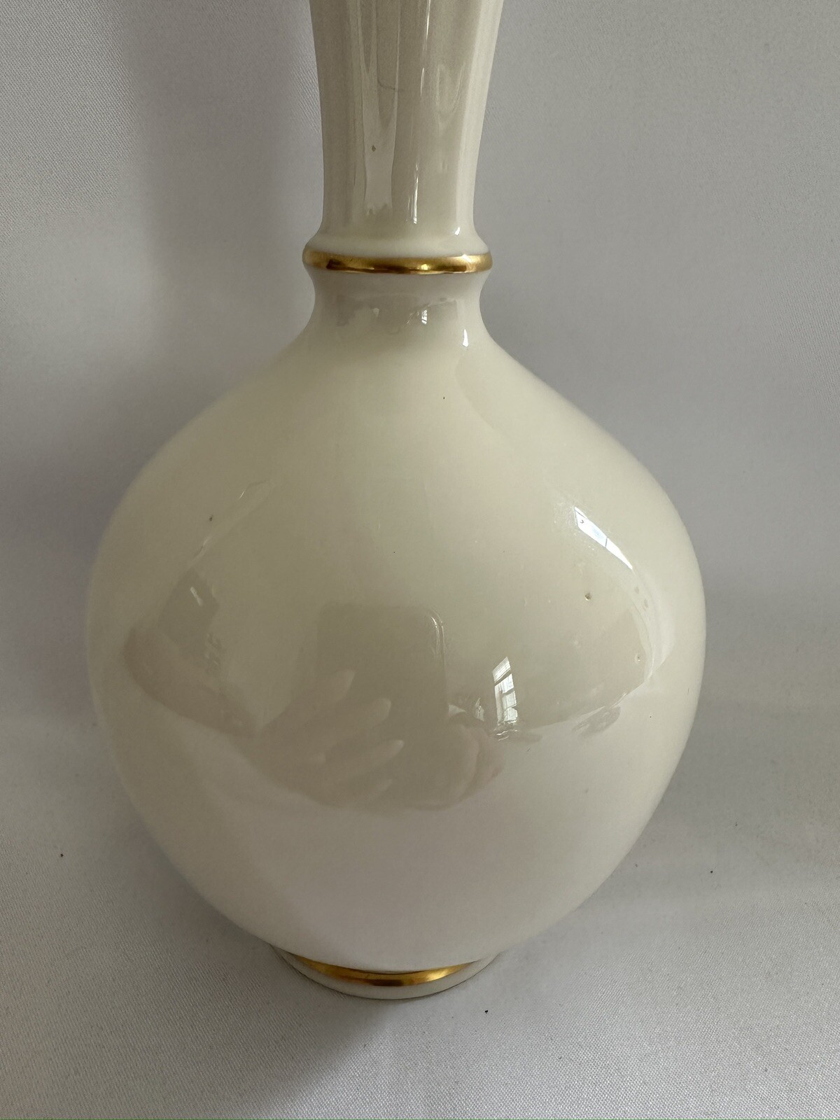 Lenox Holly Berry Fluted Round Bud Vase w/24kt Gold Trim 8” Holiday Christmas
