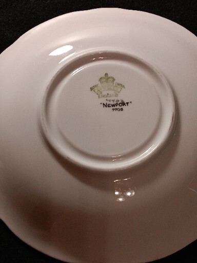 AYNSLEY Cup and Sauce NEWPORT 7703″ ENGLAND BONE CHINA TEACUP AND SAUCER EUC