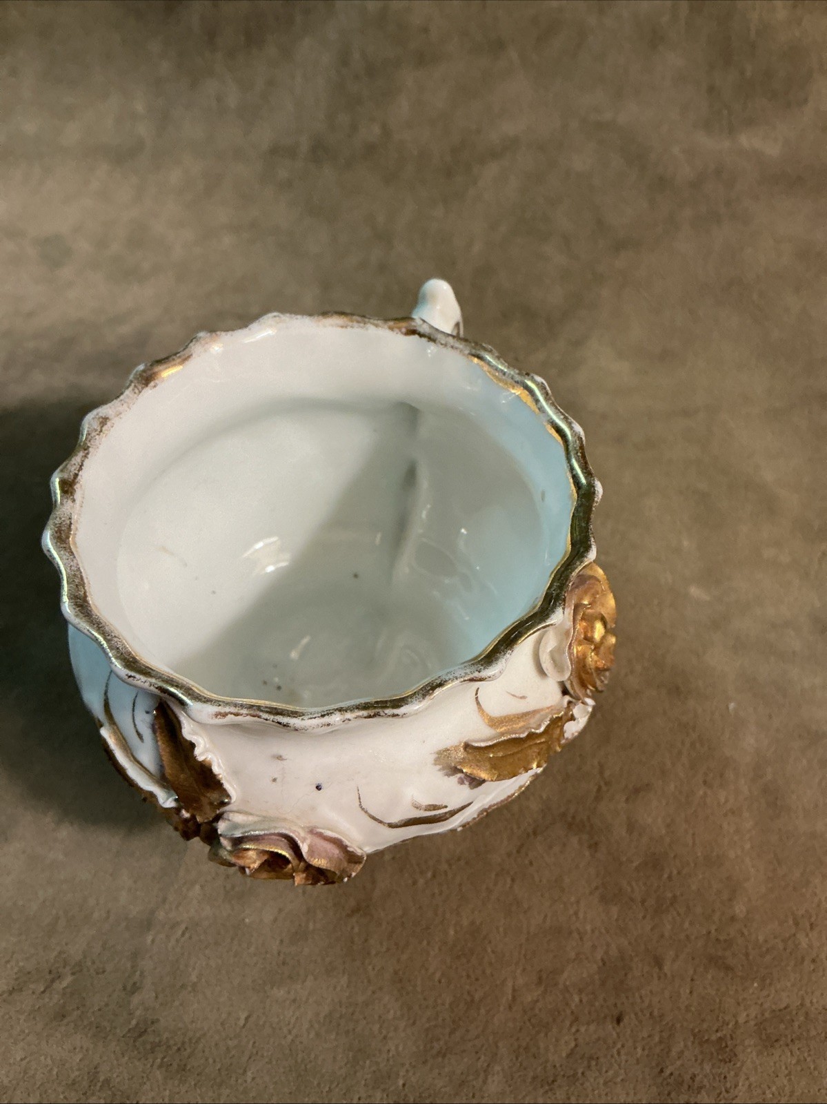 Late 19Th Century Victorian White Porcelain Cup Gilt /Gold Flowers Design