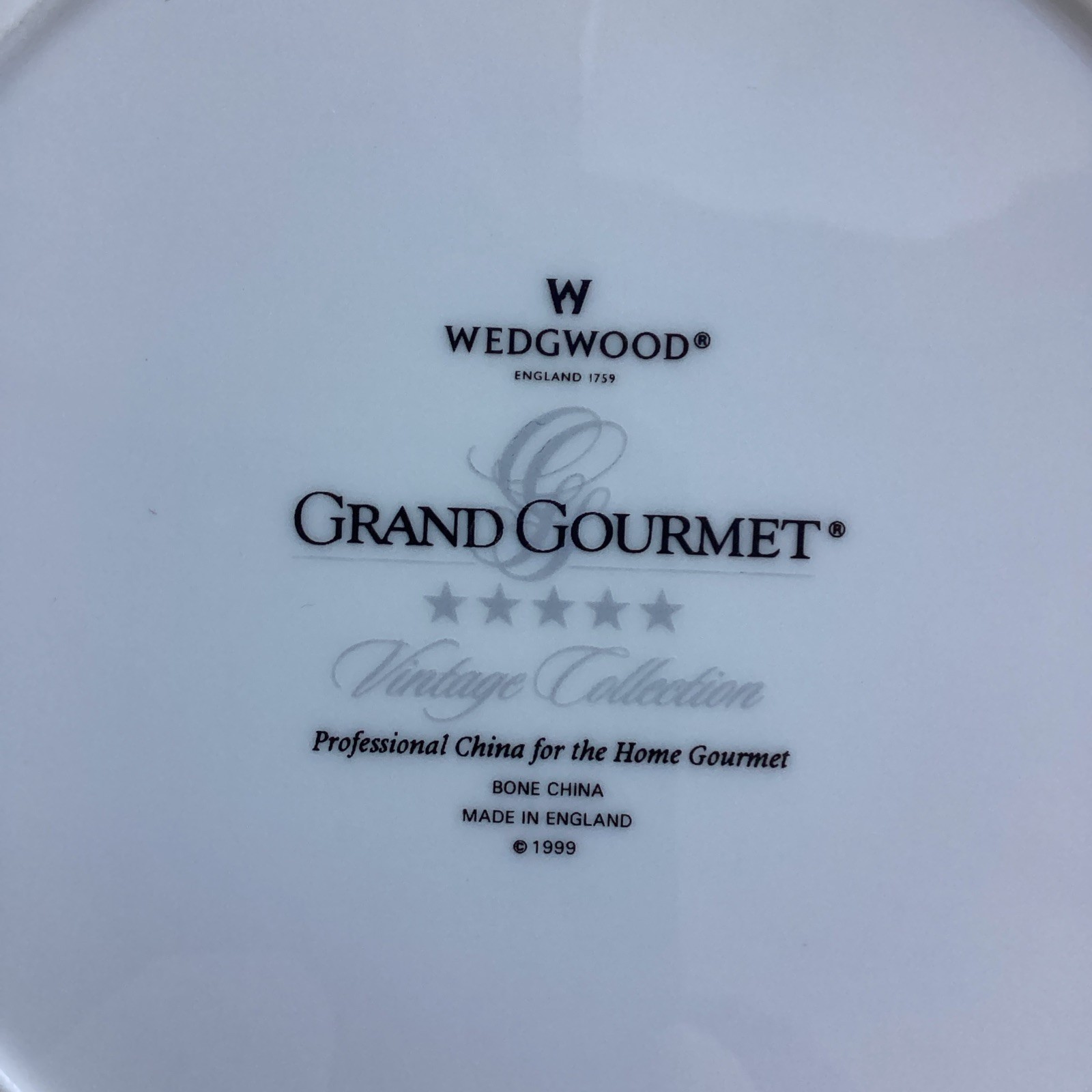 Wedgwood Grand Gourmet Vintage Collection Dinner Plates Set 8 Wine Label 9-3/4”