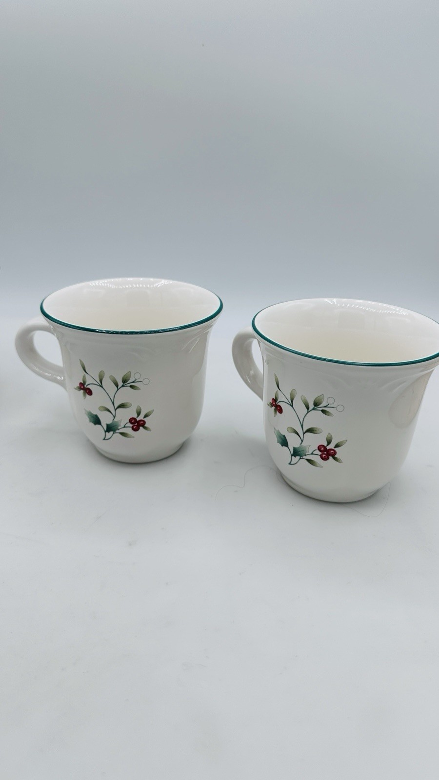 Pfaltzgraff Winterberry Set 4 Coffee Mugs Holly Berry Green Rim Stoneware