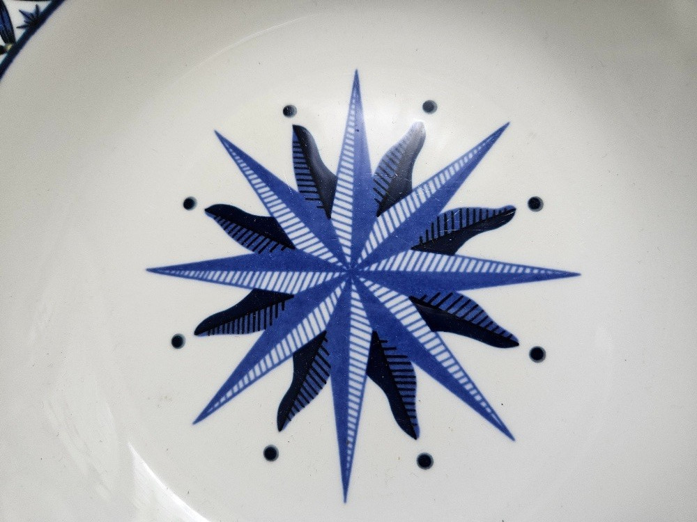 Victoria & Beale Williamsburg Soup Bowls Set of 4 Cobalt Blue Yellow White 8.5″