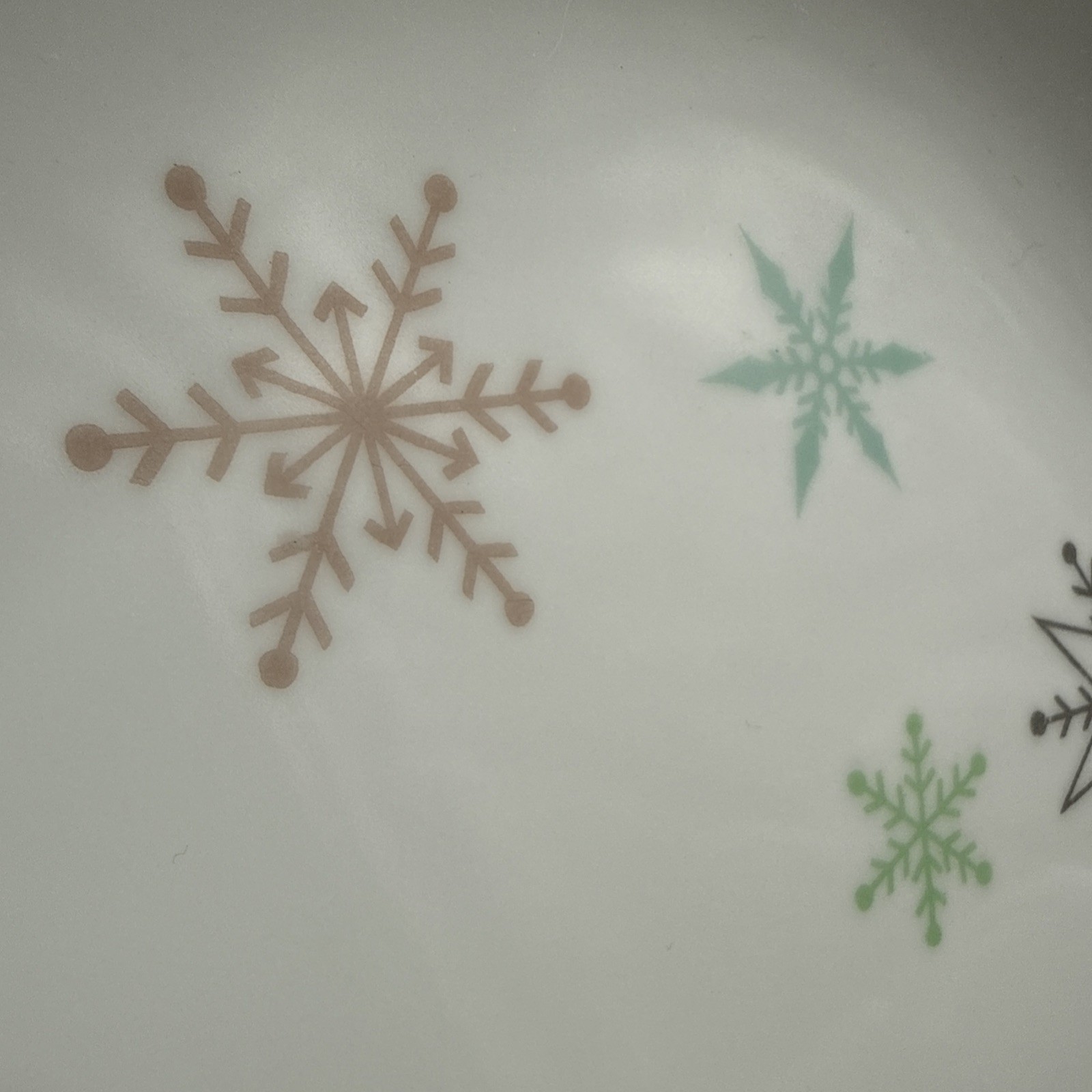 Fine china dinnerware set in ‘Snowflake’ pattern by Harmony House