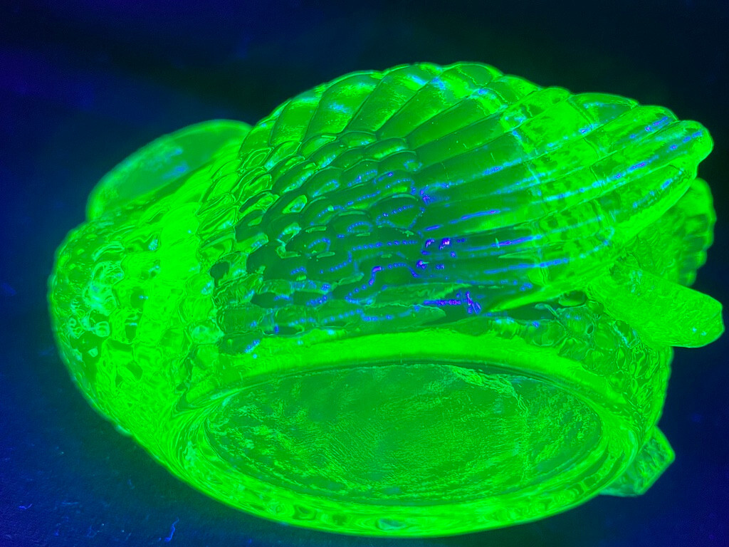 Green Vaseline uranium glass Swan / Easter eggs salt cellar dip duck dish yellow