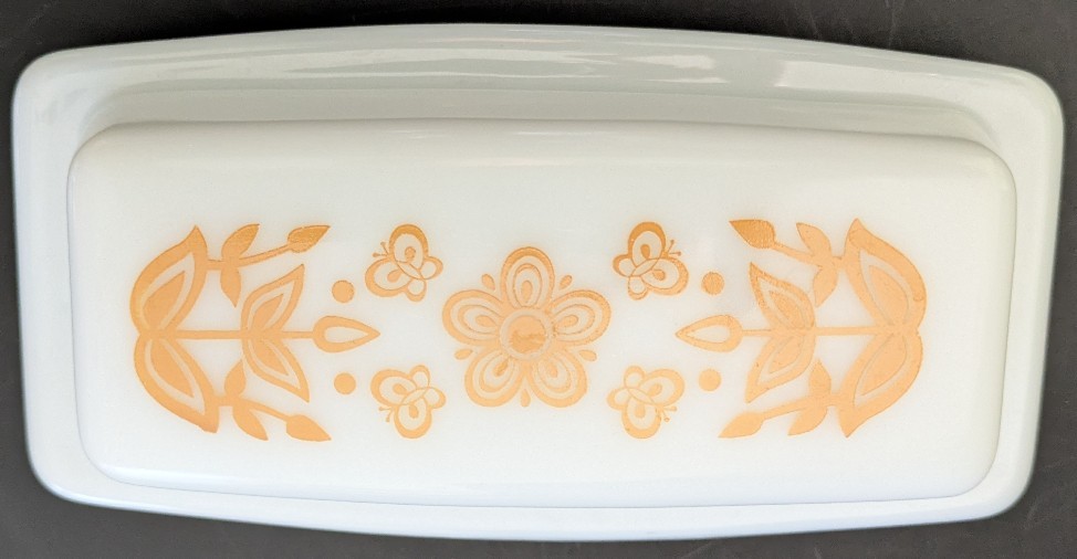 Vintage Corelle PYREX “Butterfly Gold” Pattern Butter Dish. Excellent Condition.