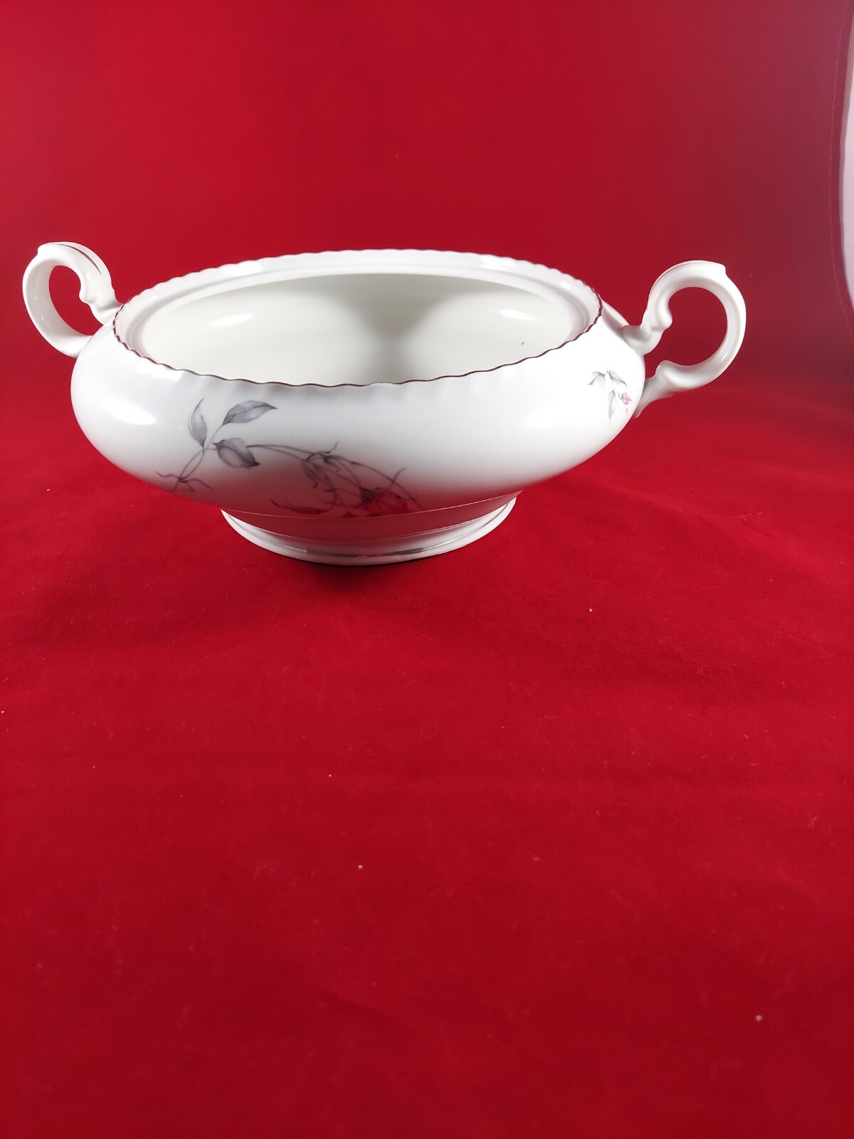 BOHEMIAN FINE CHINA “THERESA” 11 1/2″ ROUND VEGETABLE BOWL WITHOUT LID.