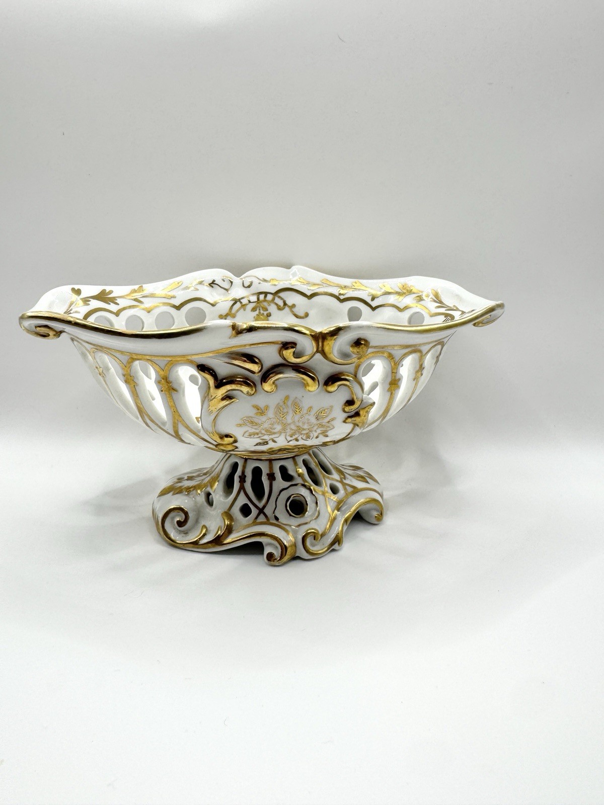 Andrea By Sadek Porcelain Pedestal Candy Dish Gold Gilt Floral Regency