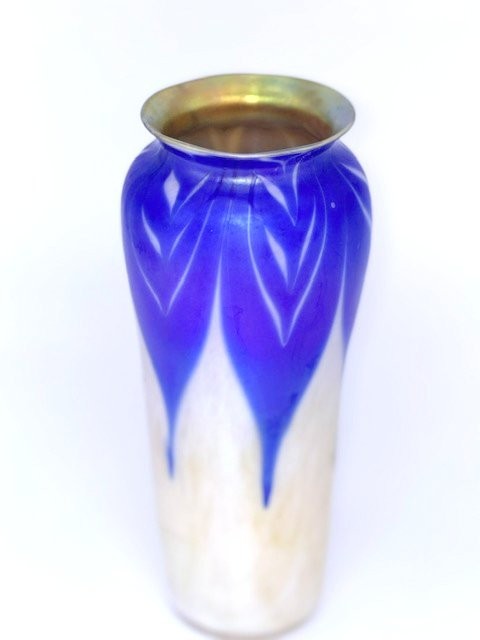White Luster Vase With Blue Pulled Feather Design. Saul Alcaraz