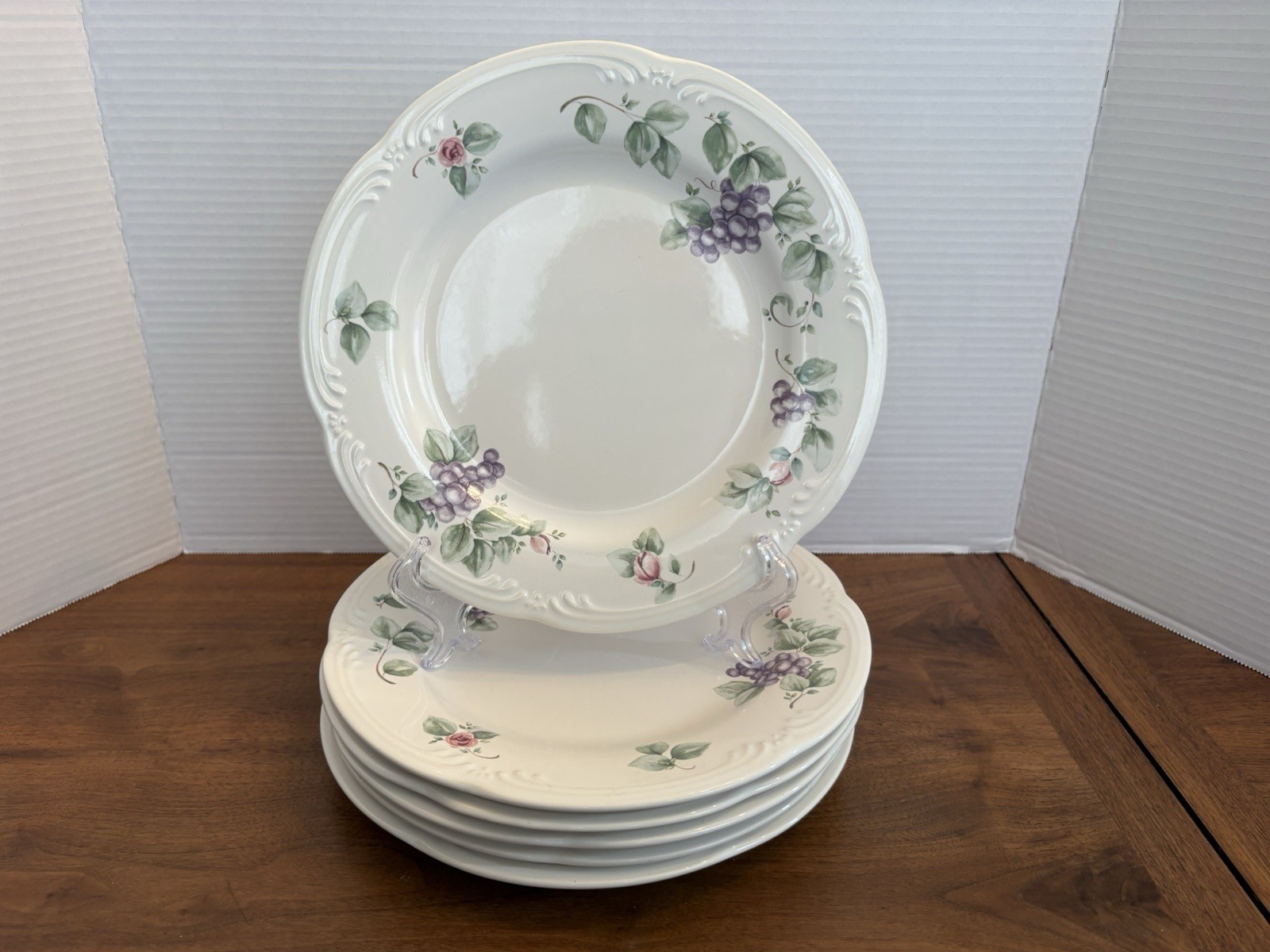 6–Pfaltzgraff GRAPEVINE 10 3/8″ Dinner Plates Vintage Stoneware Scallop