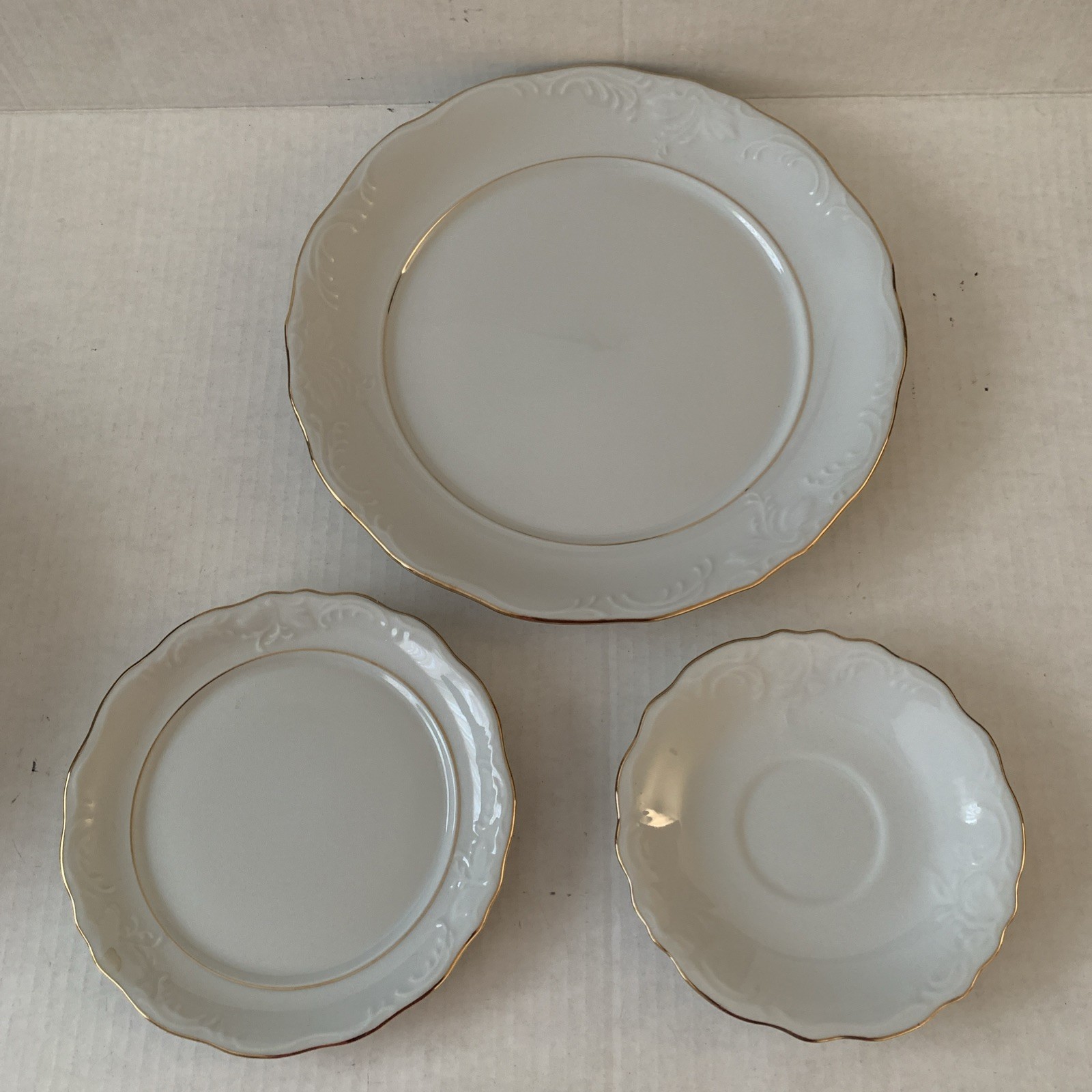 Set of 15 white Tienshan Fine China Elegance Gold Trimmed Embossed Plates EUC