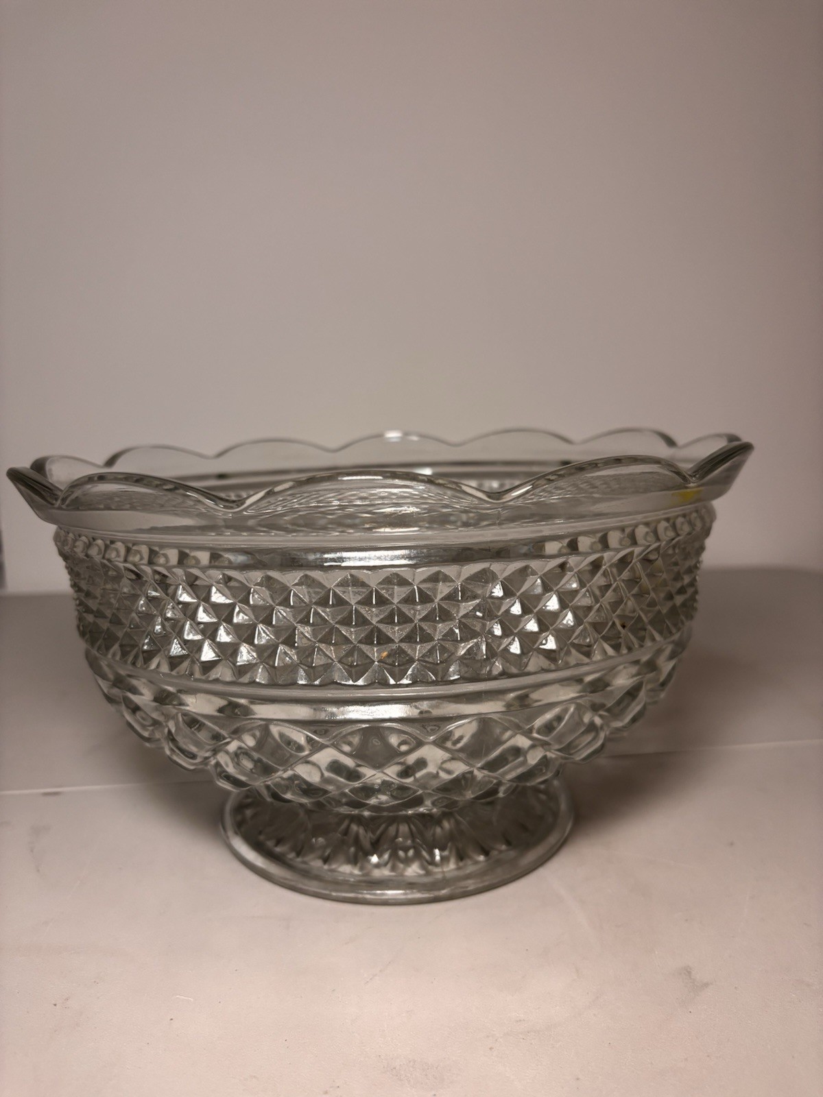 Vintage Anchor Hocking Wexford Glass Fruit Bowl Scalloped Edges 10″ Excellent