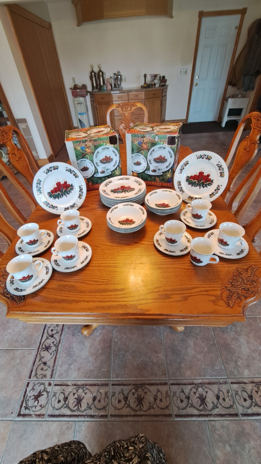 GEI Vintage Beautiful Christmas Candle Pattern 31 Piece Dinnerware Grouping