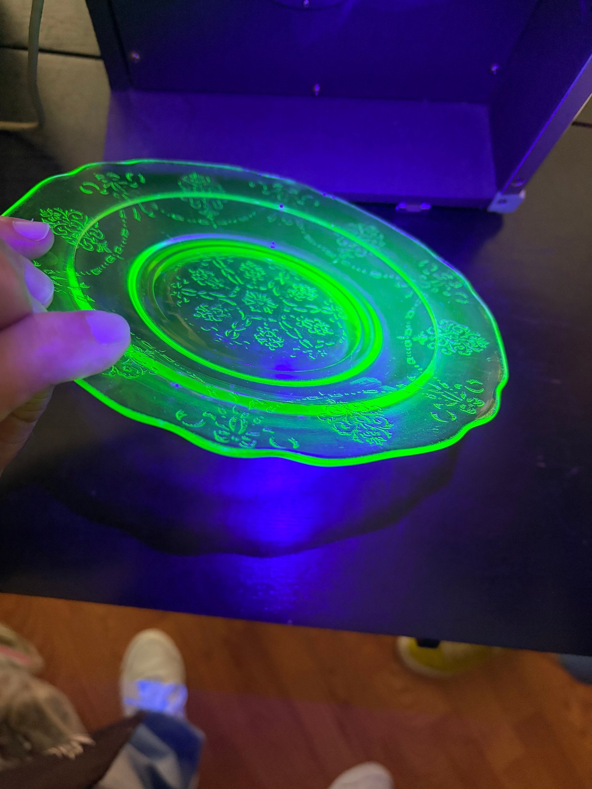 Belmont Tumbler Co Uranium Glass Bowknot Pattern 7″ Green Salad Plate