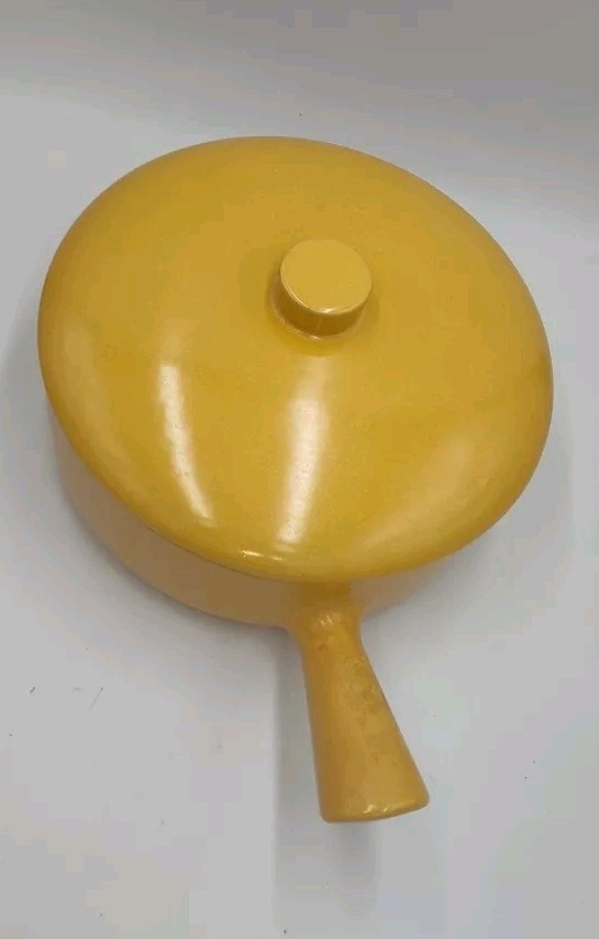 Vintage La Solana Yellow Pottery Stoneware Ceramic Covered Casserole Pan 8.25″