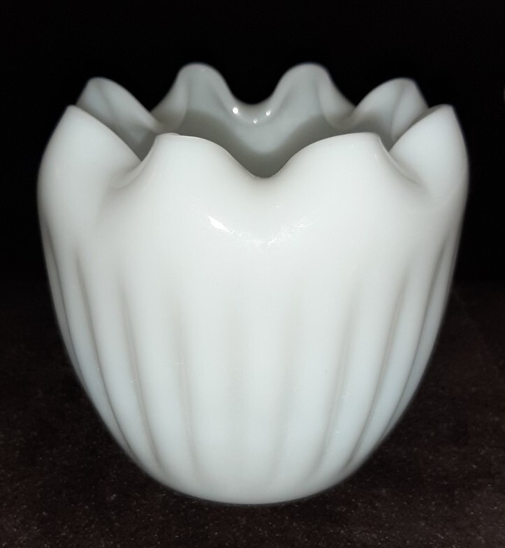 Vtg Fenton Milk Glass Opaque White Ribbed Fluted Crimped Pinched Rose Bowl Vase