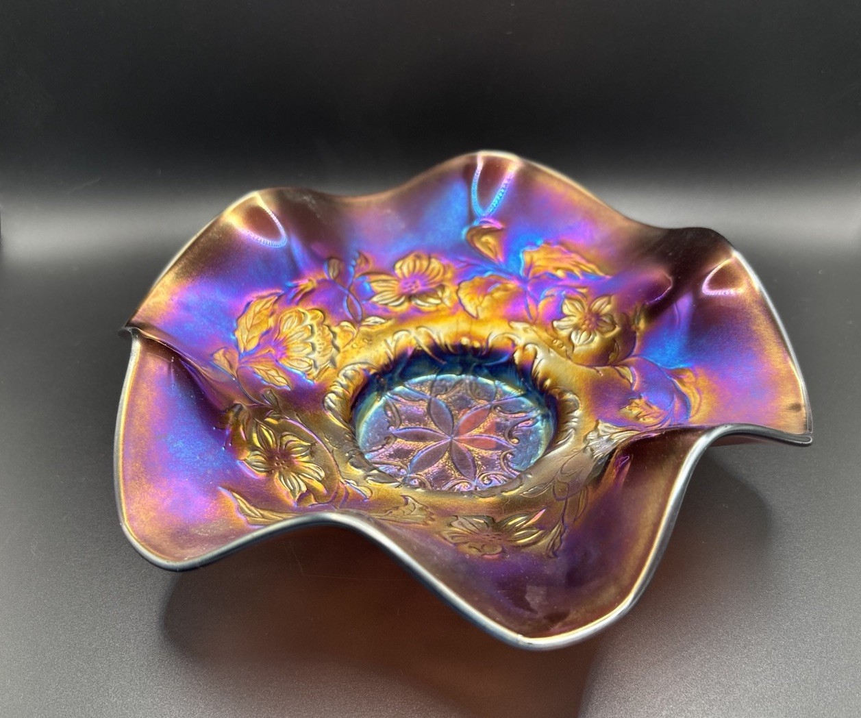 Dugan-Diamond Six Petals Carnival Glass Ruffled Bowl, Purple/Amethyst 7.5”