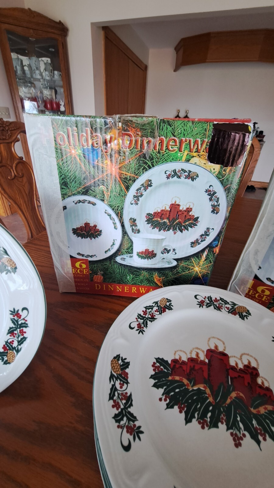 GEI Vintage Beautiful Christmas Candle Pattern 31 Piece Dinnerware Grouping