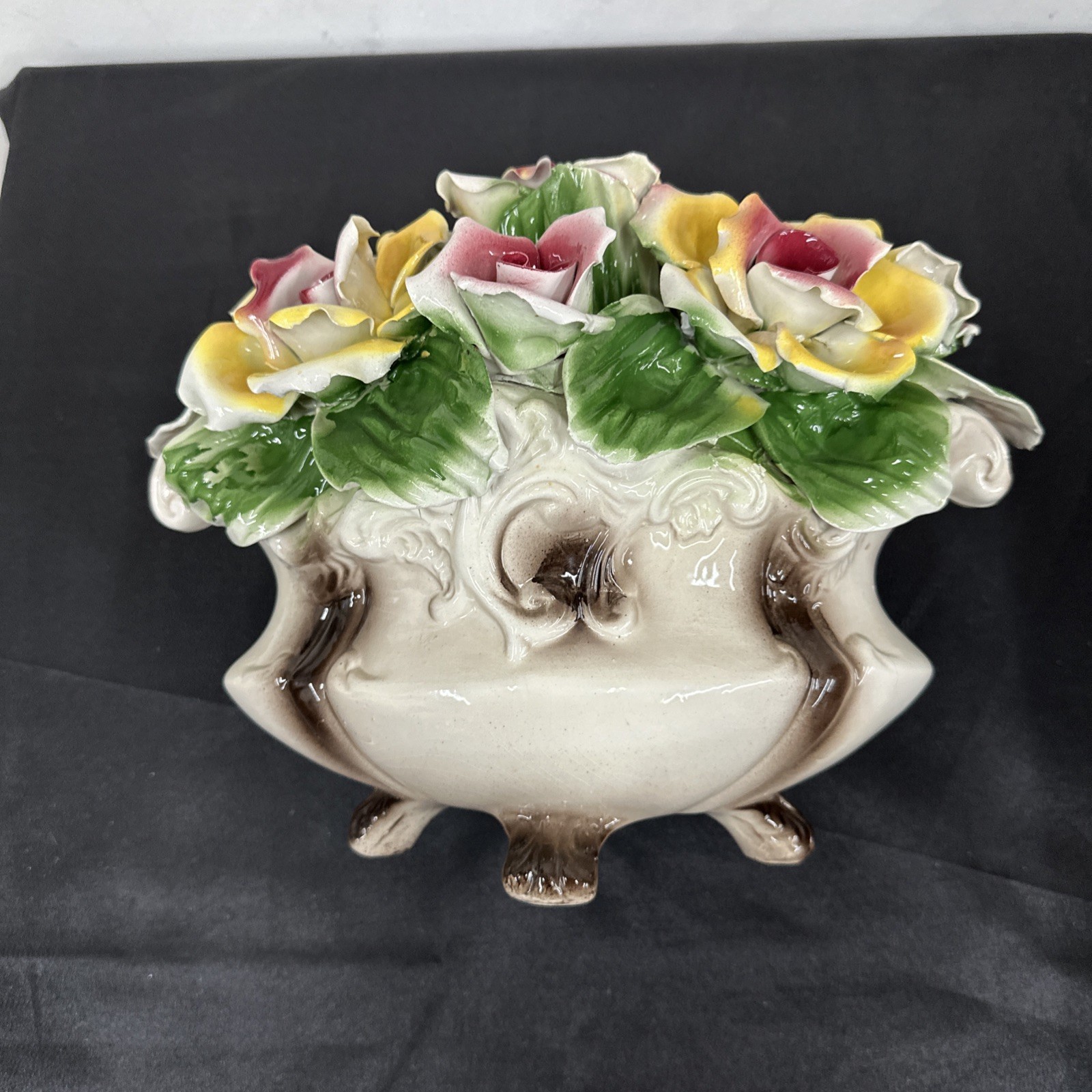 MCM Capodimonte Roses Porcelain Floral Italian Centerpiece XL Size Made in Italy