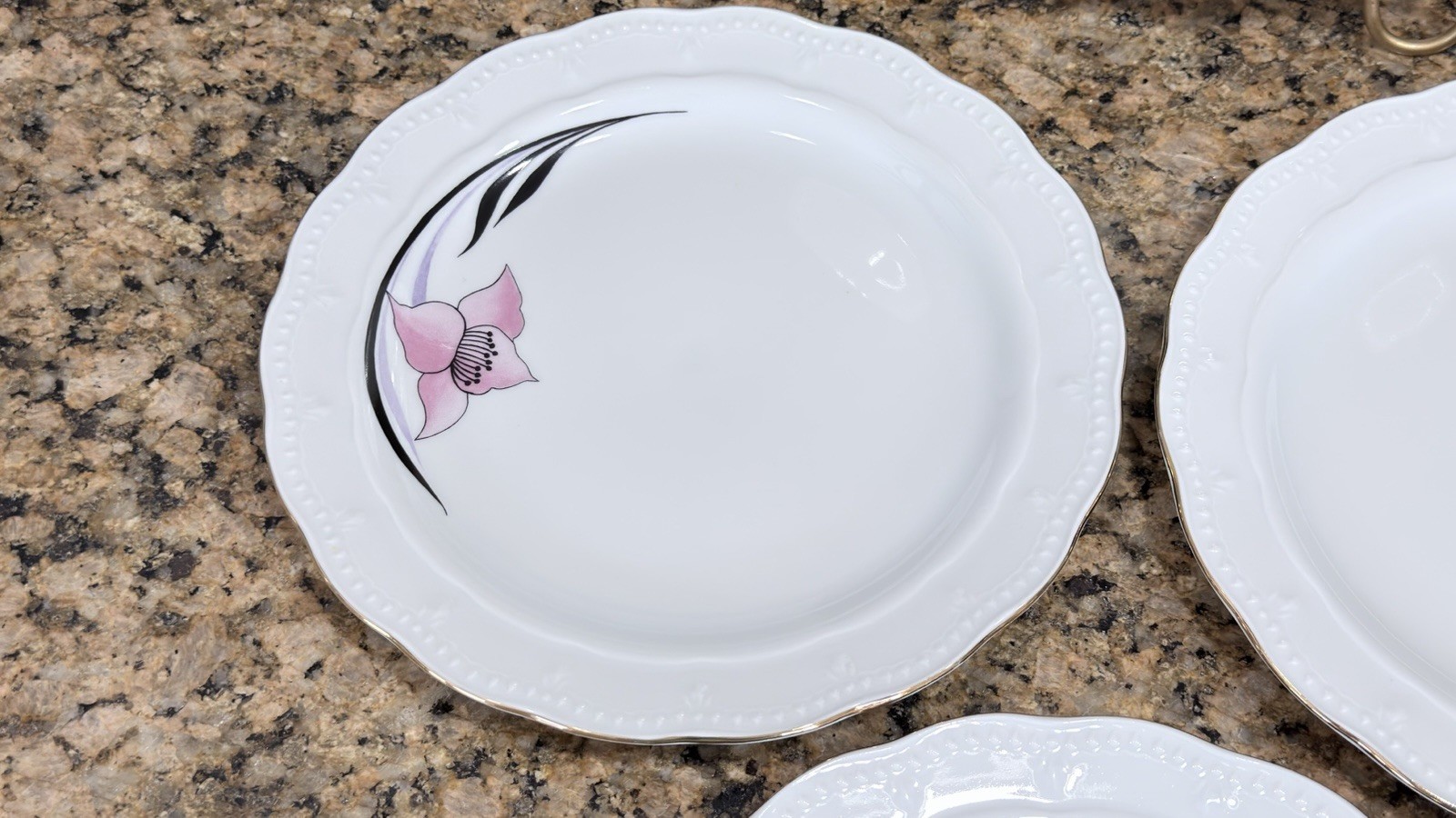 Danish Design Atelier Imported Pink Floral 8 Pc Dinnerware Set Scallop Gold Rim