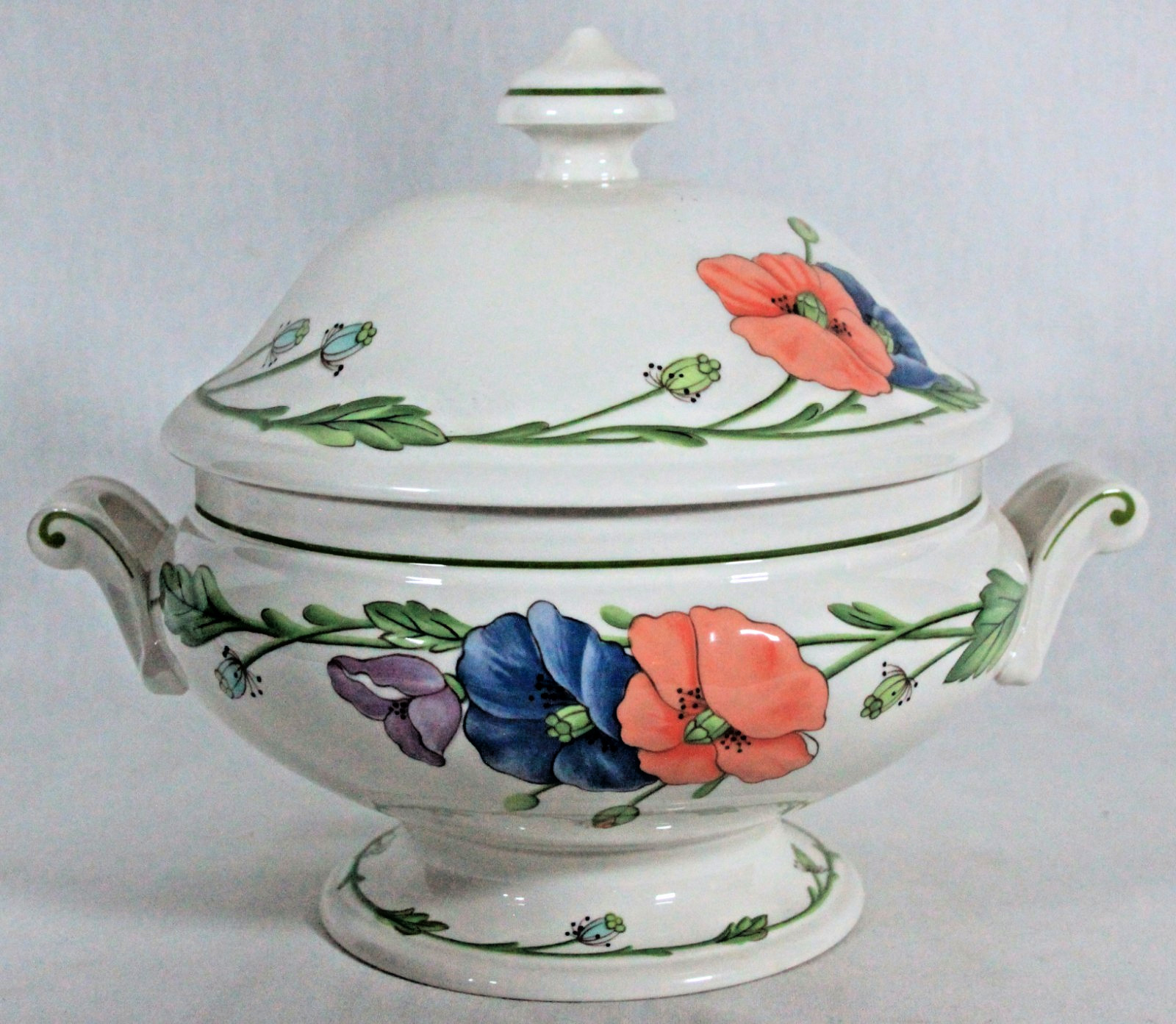VTG VILLEROY & BOCH AMAPOLA PATTERN SMALL COVERED SOUP TUREEN 8 3/8″ X 10 3/8″