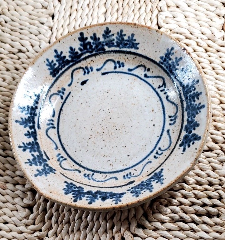 Vtg. Art Pottery Dinner & Salad Plate Tan Speckle w/Cobalt Blue Design 9½” & 5½”