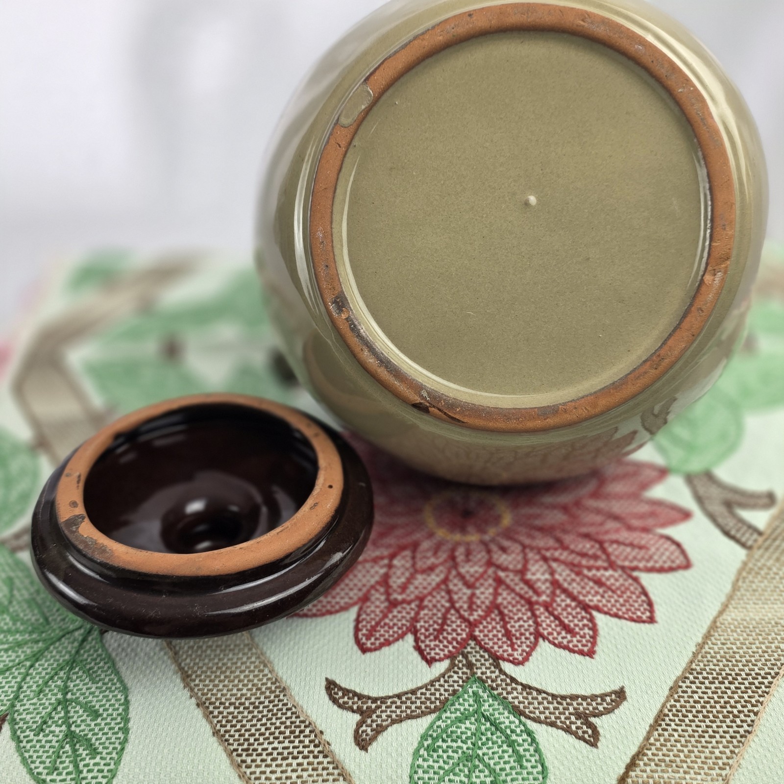 Stoneware Glazed Bean Pot With Beige Base & Dark Brown Top