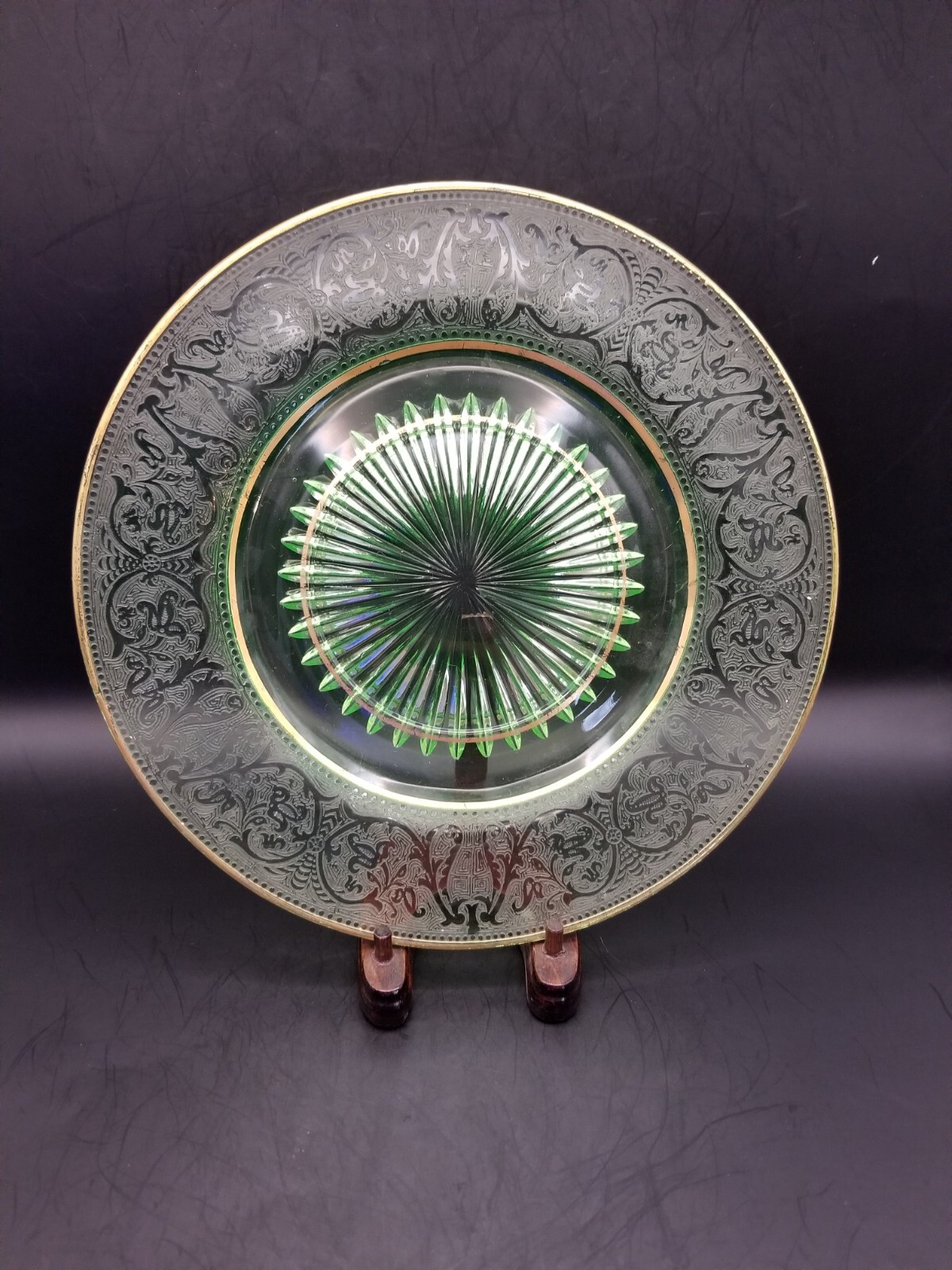 Beautiful Vtg vaseline glass plate w/scrolled etching and gold trim 7.75 in.