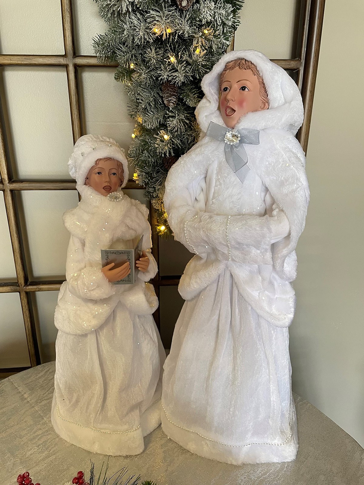 Regency Frost White Carollers Set 4