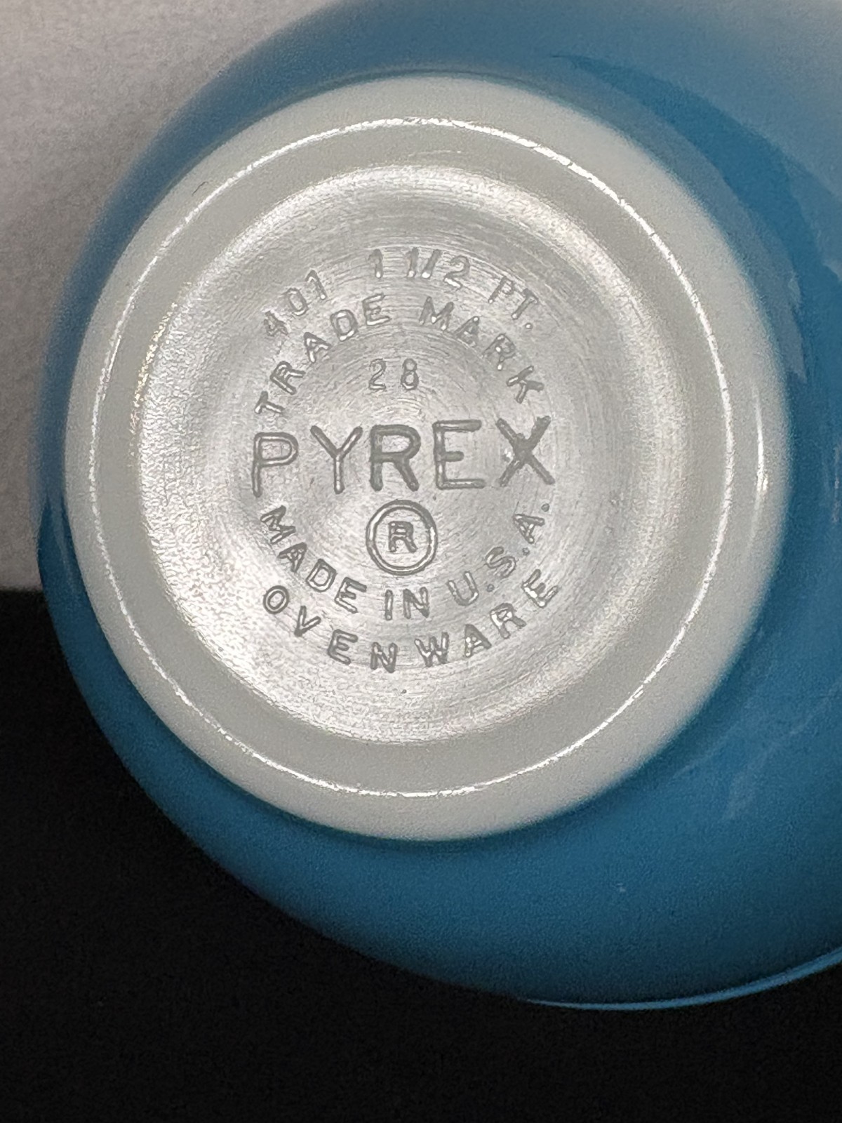 VINTAGE PYREX MCM MIXING BOWL #401 USA BLUE 1.5 PT OVENWARE COOKWARE NICKS