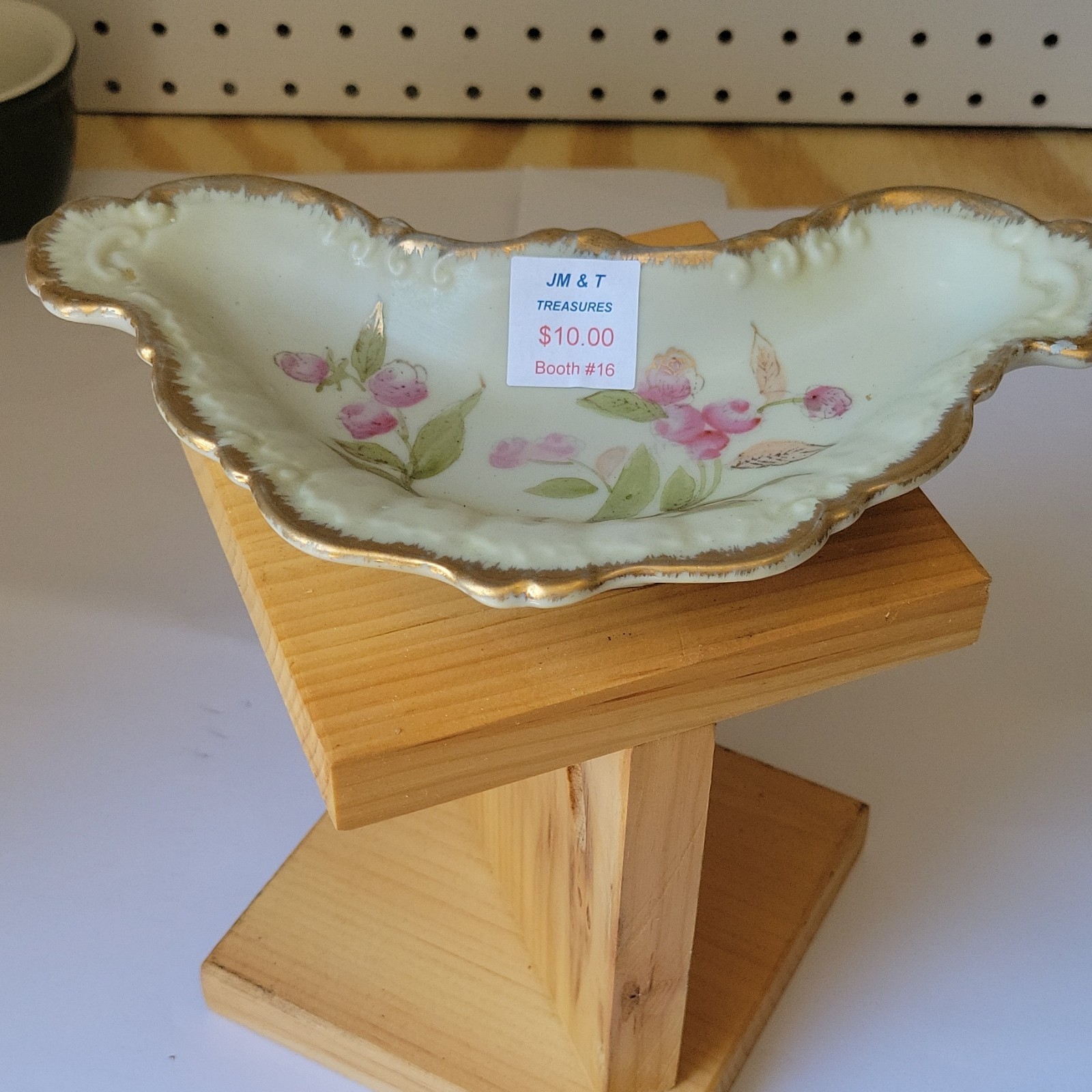 Floral Porcelain Oval Bowl Gold Trim Scalloped Rim 8.5″ Long White Pink Green