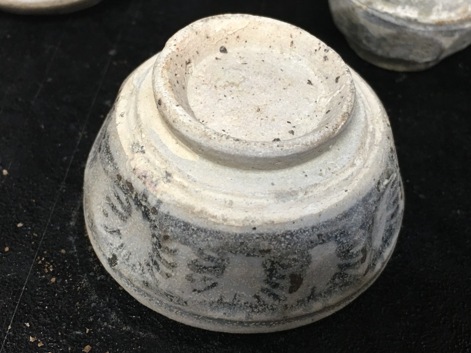 2 Antique Miniature Bowls with Lids – 1 1/4 – 2 1/8″ in Diameter