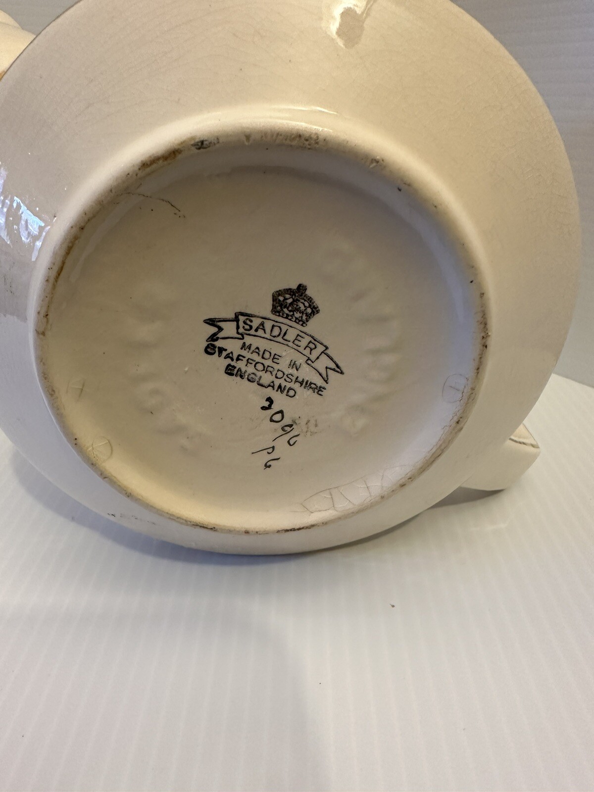 Sadler England Ceramic Tea Pot Gold Trim.
