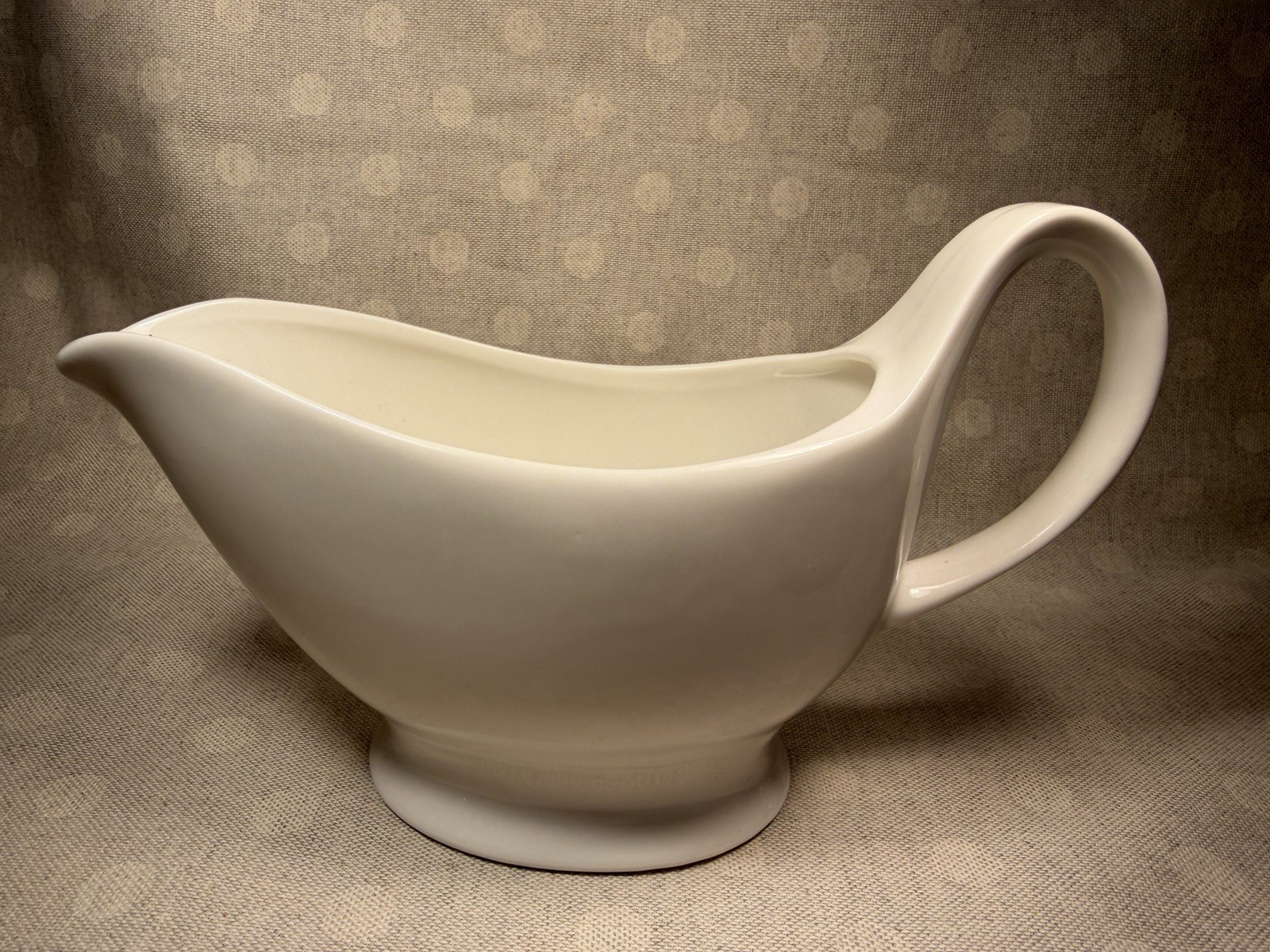 White Elegant Simple Dining Gravy Boat 16 Oz