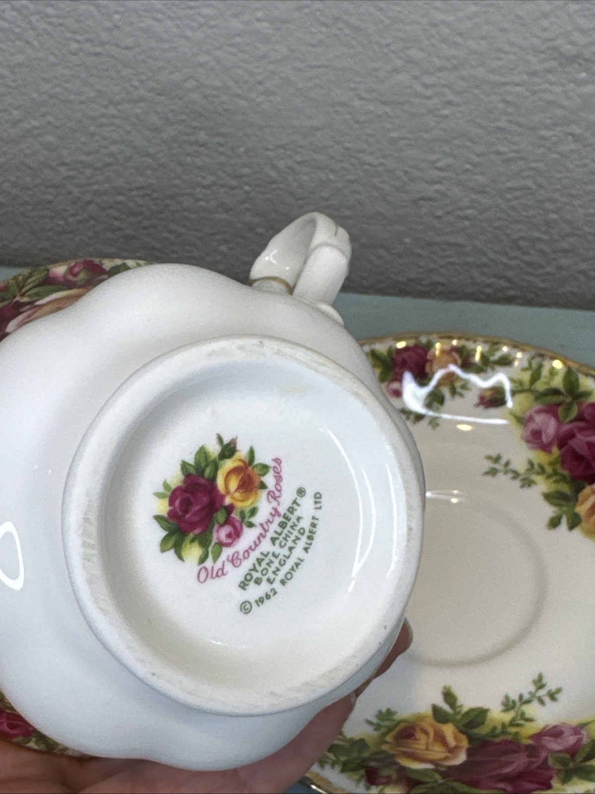 Vintage 1962 Royal Albert Old Country Roses Bone China Tea Cup & Saucer Set(s)