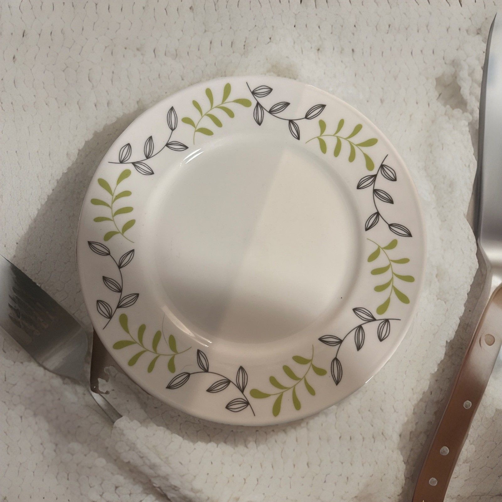 Corelle Vitrelle GARDEN SKETCH 10.75” 4-Dinner Plates For kitchen and dining