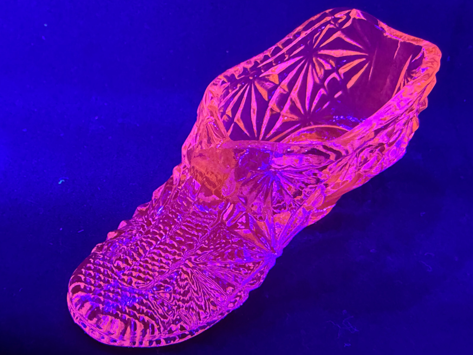 Green Vaseline glass floral shoe slipper boot uranium daisy & button pattern art