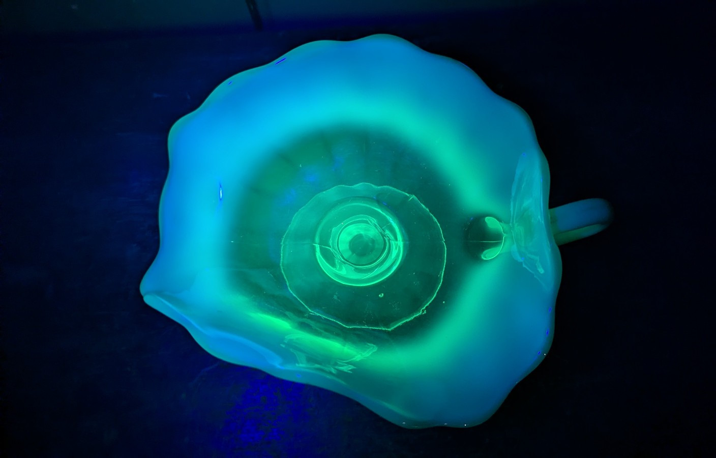 VTG Dugan LEAF RAYS Opalescent Vaseline Glass Triangular Dish Uranium Nappy