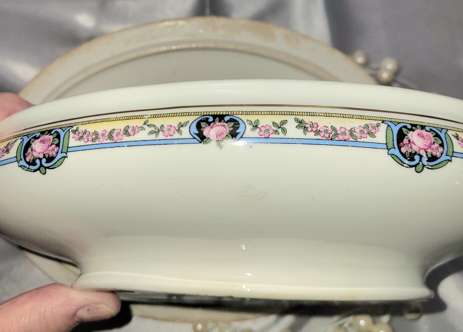 Vtg Royal China International Covered Casserole W/Pink Rose Garland Blue Scroll