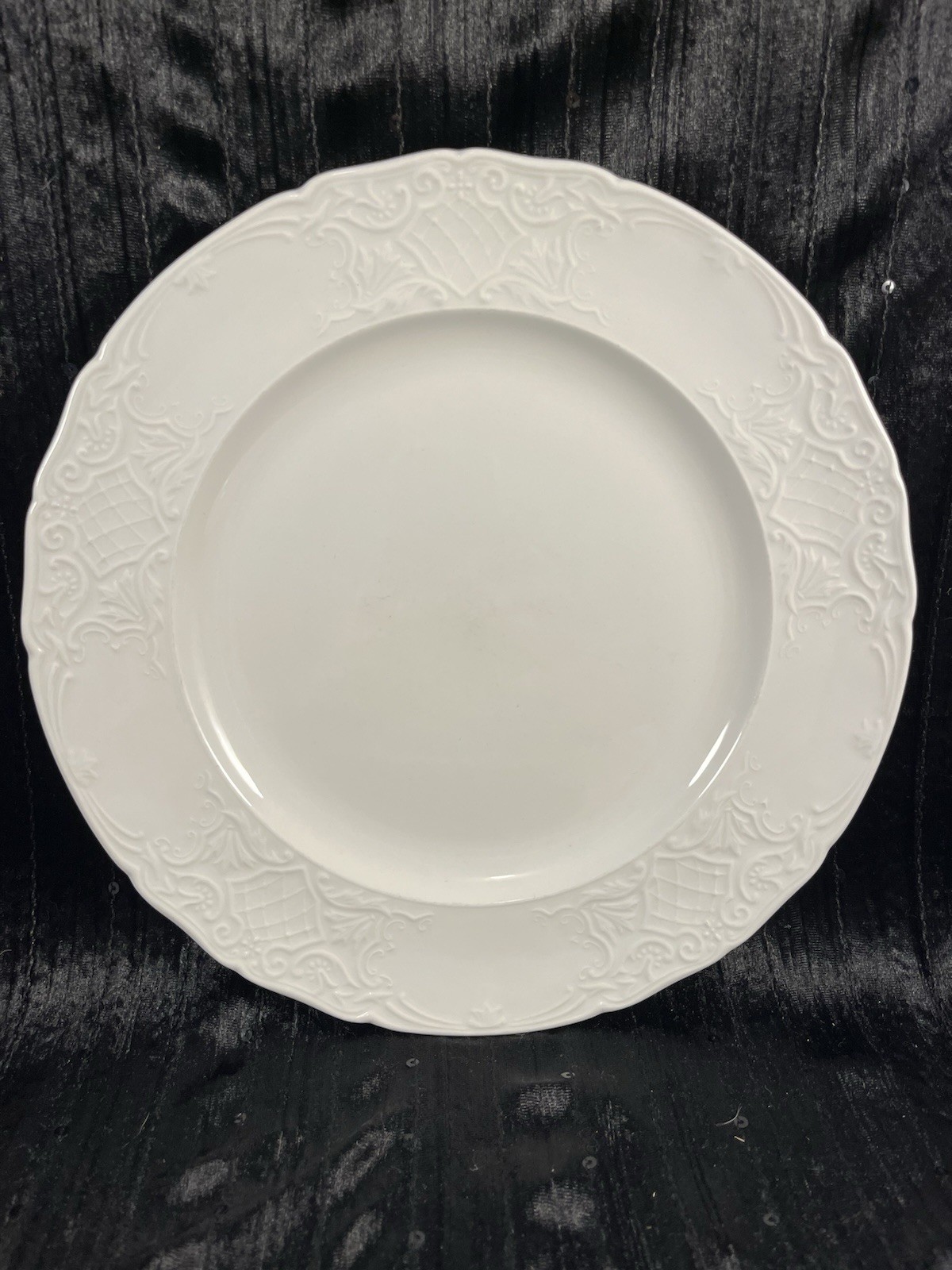 Johnson Brothers Richmond White Dinner Plates Set of 2 England 10-3/8”