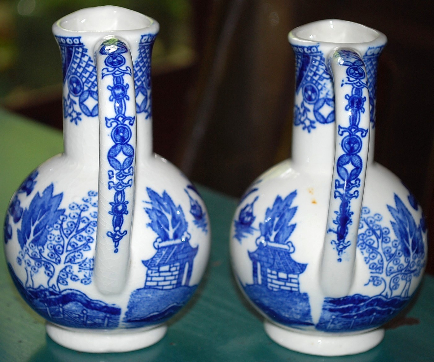 Vtg Set 2 BLUE WILLOW Oil & Vinegar Cruets OLD STYLE Japan w Label 5″ ASIAN Exc