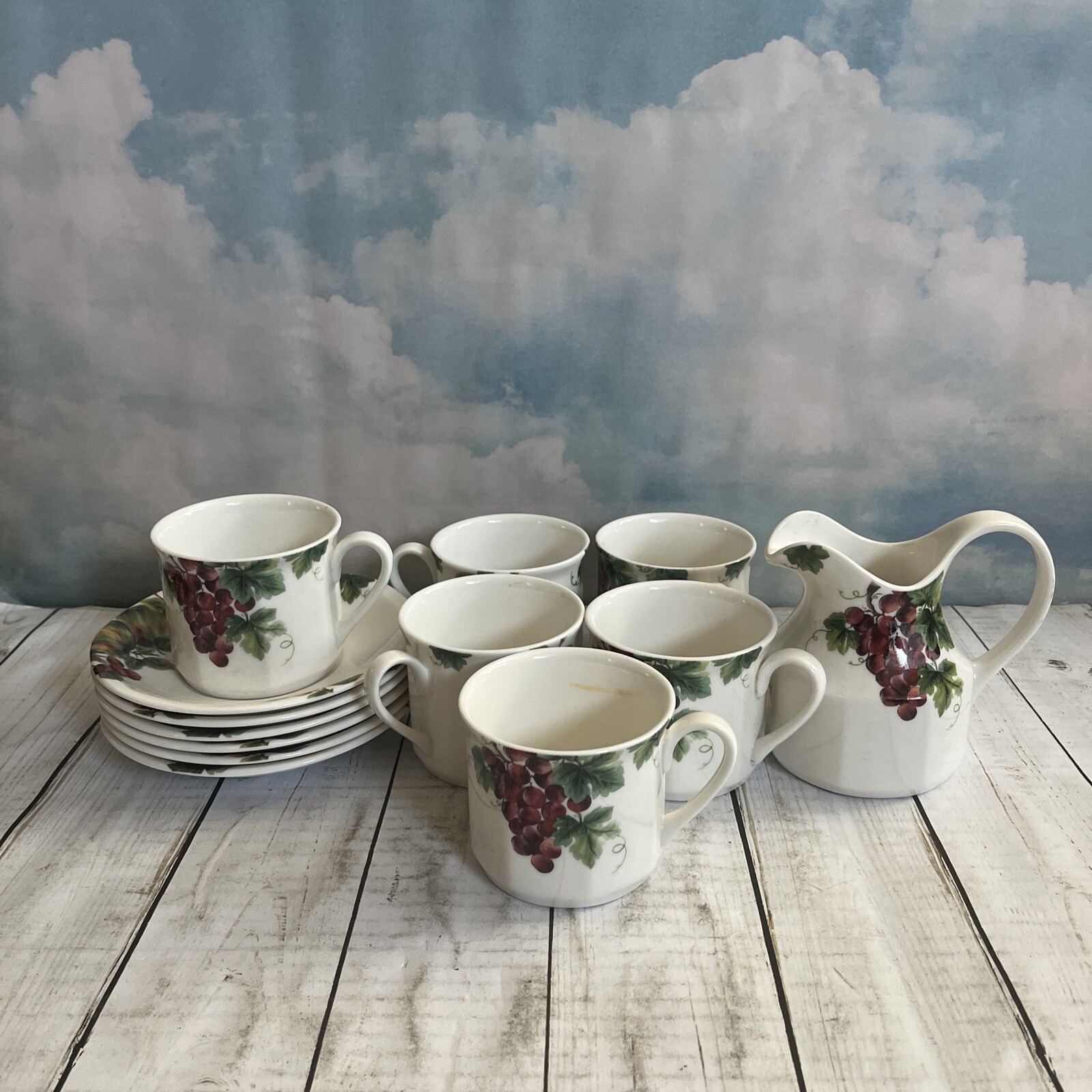 VTG 6 Royal Doulton VINTAGE GRAPE CUPS and SAUCER 1994 Fine China + Creamer